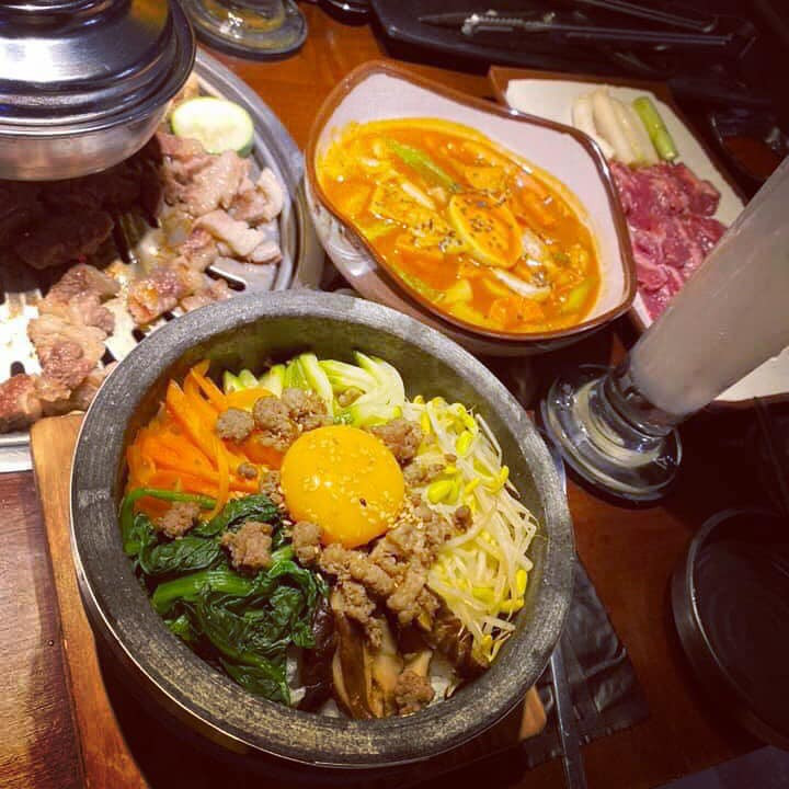 Các món ăn Hàn được đầu bếp chuyên nghiệp nêm nếm và chế biến chuẩn vị Hàn Quốc, đảm bảo chất lượng món ăn đến với bàn tiệc của thực khách luôn nóng hổi và thơm ngon