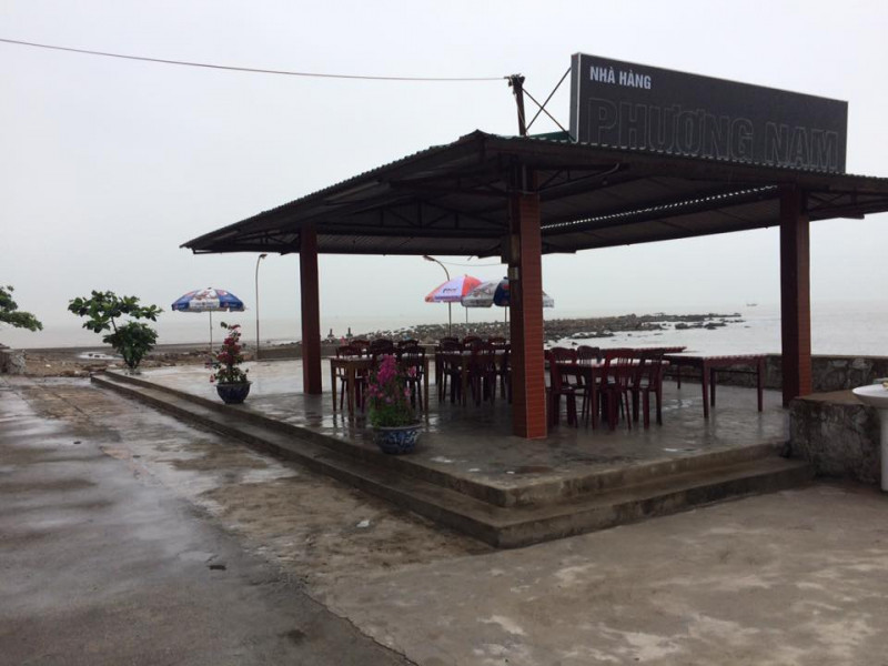 Nhà hàng Phương Nam với view nhìn ra biển