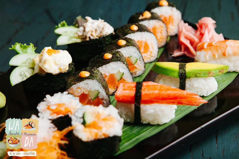 Menu taị Wada Sushi & Ramen rất phong phú, đa dạng. Các món sống được chế biến khá ngon, không hề bị tanh