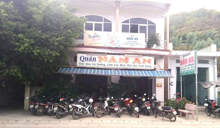 Đặc Sản Gà Nướng Năm An