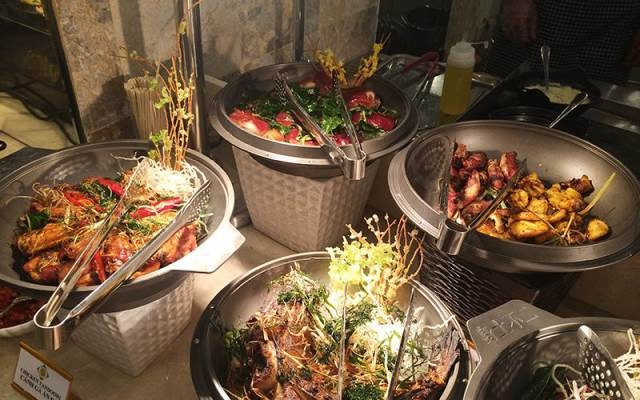 Những món ăn hấp dẫn ở Buffet Sen Việt