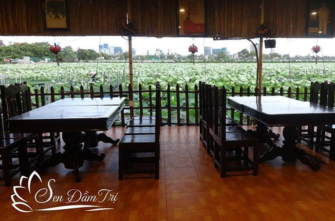 Nhà hàng Sen Đầm Trị là một trong những nhà hàng sinh thái đậm chất thiên nhiên ở Hà Nội