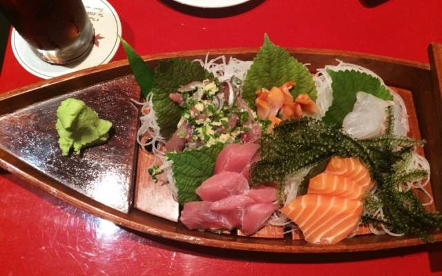 Cách trang trí ở nhà hàng Lá Phong khiến những miếng sushi trở nên hấp dẫn