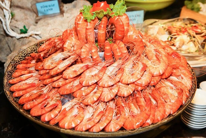 Khu vực buffet hải sản của L’annam Buffet có tới hàng chục loại hải sản tươi ngon