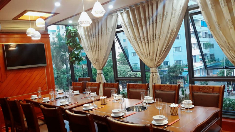 Không gian rộng rãi và hào nhoáng, nhà hàng Ba ba Sơn Đông sẽ giúp bữa tiệc tất niên thêm sang trọng