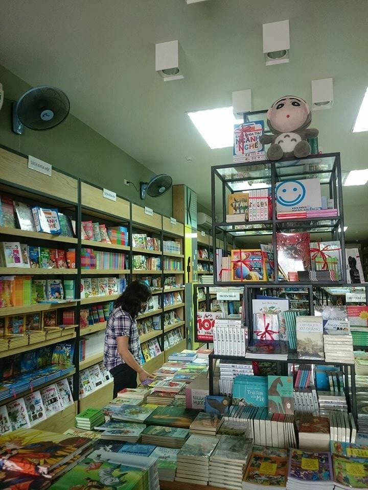 Khu vực trưng bày sách của Nhà sách Kim Đồng