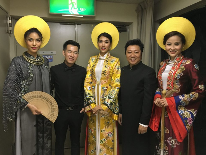 Năm 2017 – NTK Sĩ Hoàng được mời tham gia Ngày “Văn hóa Việt Nam – Seoul – Hàn Quốc”.
