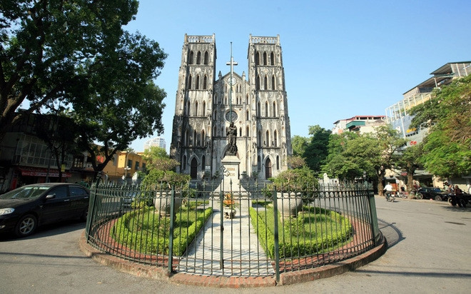Nhà thờ Lớn Hà Nội cũng mang đậm lối kiến trúc Gothic châu Âu thời Trung Cổ