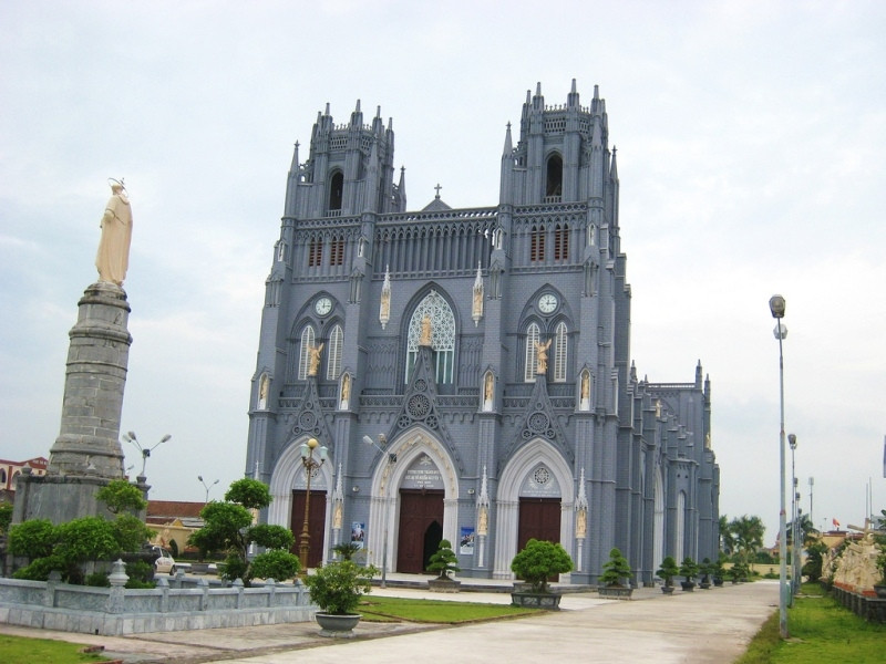 Nhà thờ Công giáo Rôma này thuộc Giáo phận Bùi Chu, Việt Nam