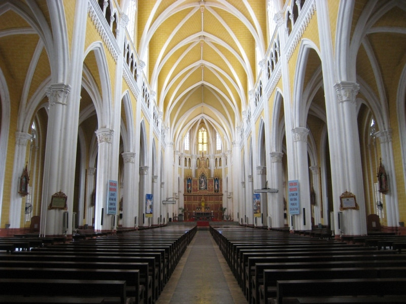 Bên trong Nhà thờ Phú Nhai