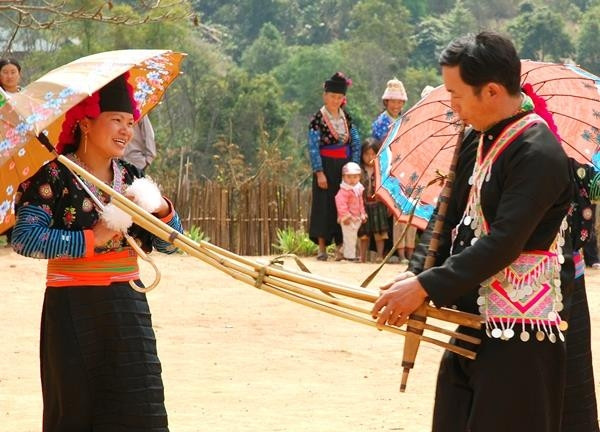 Khèn là nhạc cụ quen thuộc với đồng bào các dân tộc Thái, Mường, H'Mông,...