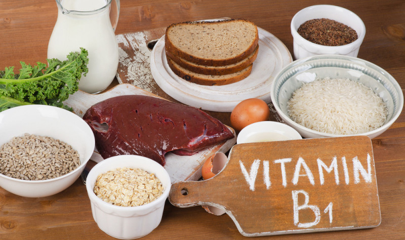 Vitamin B1 và niaxin trong đậu, thịt nạc, lạc, gạo lứt