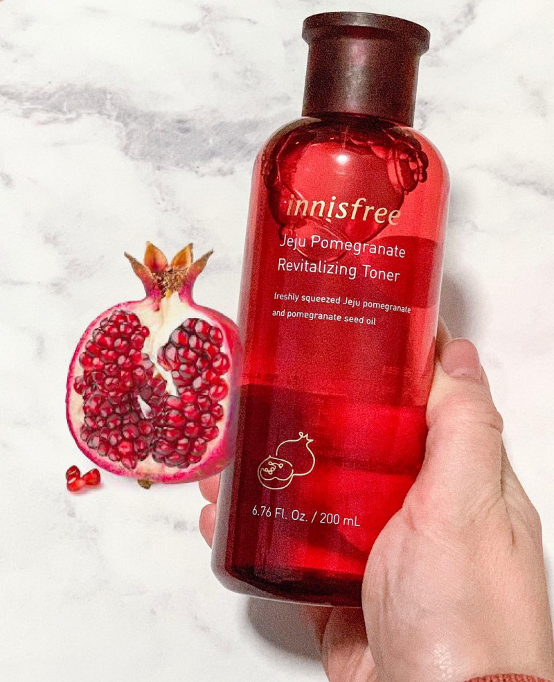 Nước hoa hồng Lựu đỏ Innisfree Jeju Pomegranate Revitalizing Toner