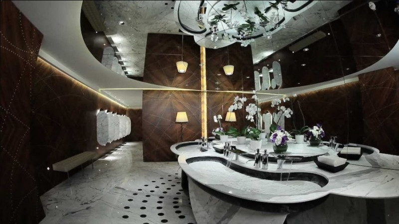 Phòng tắm sang trọng hạng nhất ở Etihad Diamond