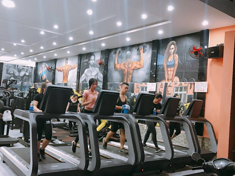 Hội viên tập luyện tại Infinity Gym & Fitness