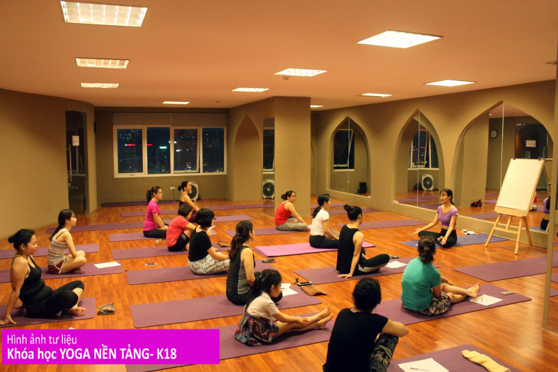 Không gian một buổi tập tại Gana Yoga Center