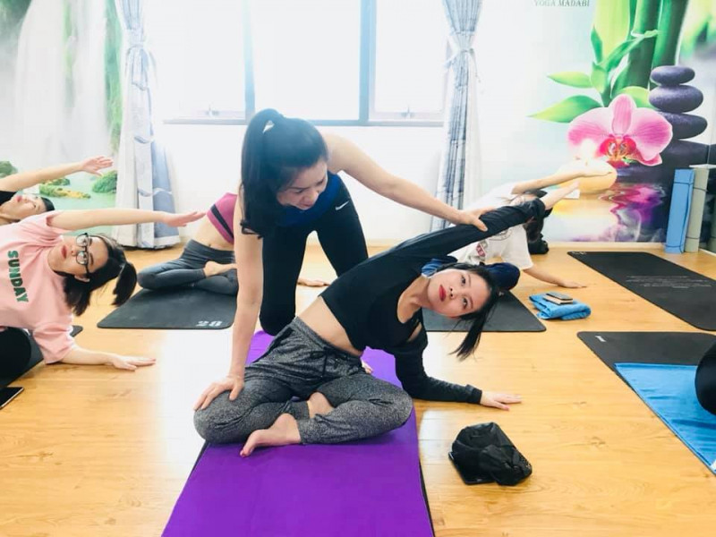 Một buổi tập tại Yoga Madabi Thanh Xuân