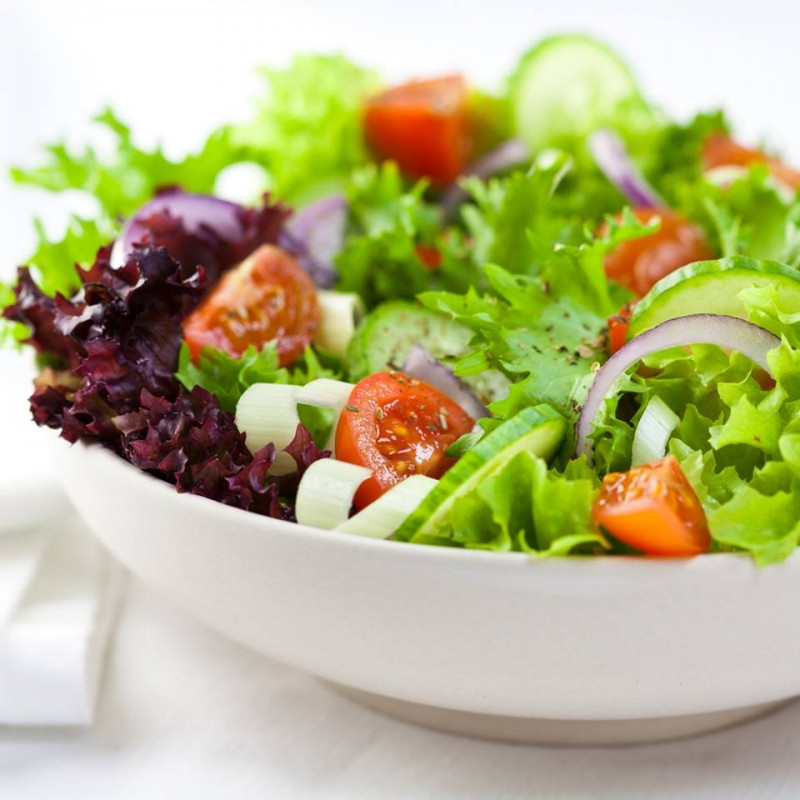 Những chuyên gia nước ngoài luôn khuyên những bệnh nhân béo phì nên ăn kèm rau như một món salad.