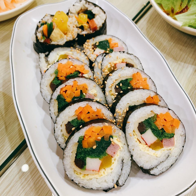 Món sushi tại quán