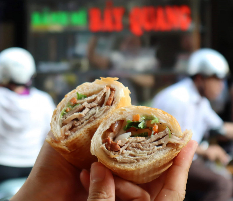 Chiếc bánh mì Bảy Quang thơm ngon nhất ở phẩn ba-tê