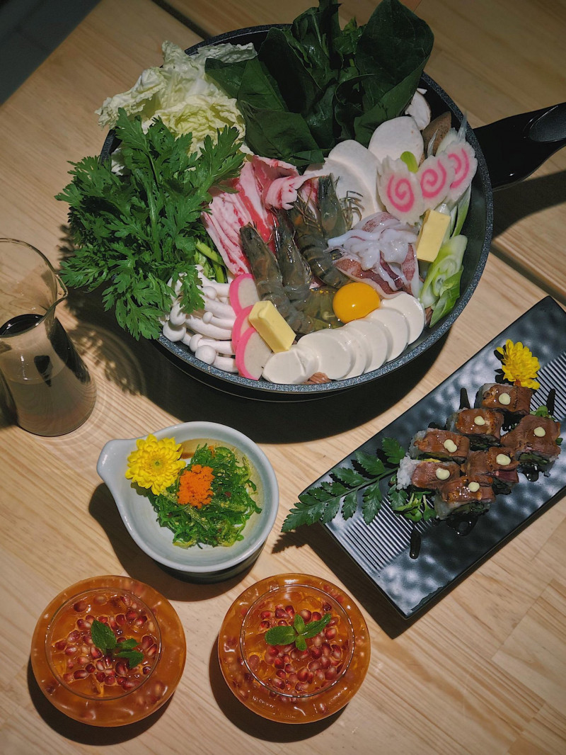 Sôn Gôn Ku nổi bật với món lẩu khô kiểu Nhật rất độc đáo, từ tên gọi đã thu hút nhiều tín đồ ẩm thực đến trải nghiệm