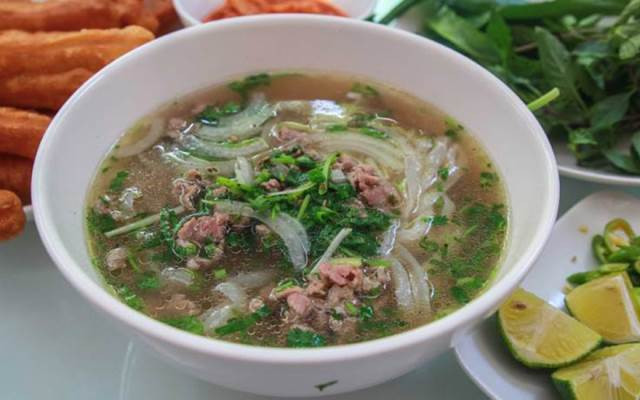 Món ăn tại quán phở Tuyết Ninh đa dạng và phong phú