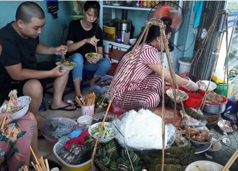 Gánh bún vỉa hè O Bê