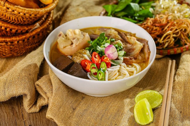 O Nga - Bún Bò Huế & Nem Lụi - Pháo Đài Láng