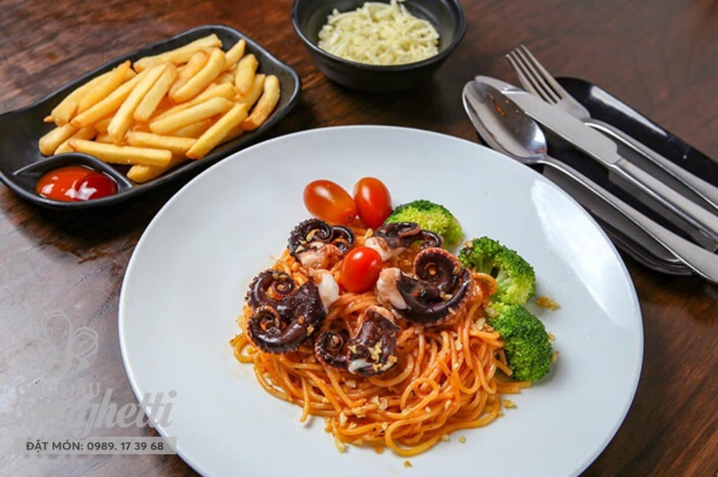 Ong Nâu Spaghetti - Lê Quang Định