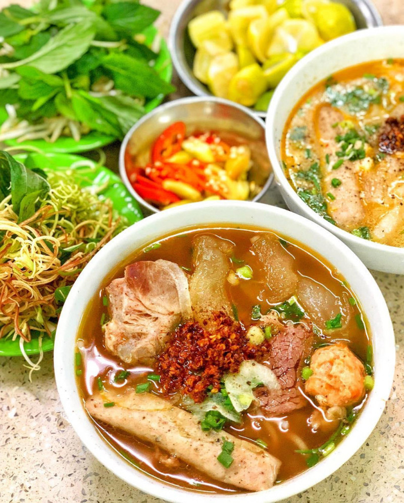 Bún bò huế Nhân Trí 2