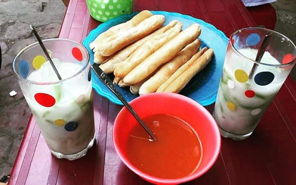 Huyền - Bánh Mì Cay, Chè Thái & Sữa Đậu Nành