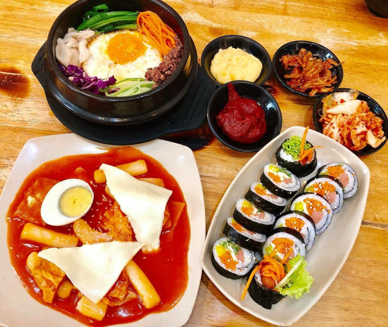 Ẩm thực Hàn Quốc luôn khiến thực khách mê mẩn về độ tinh tế và hương vị rất đặc trưng của từng món ăn