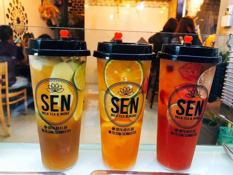 Menu tại Sen Milk Tea cũng rất phong phú, đặc biệt là các loại trà thơm ngon, đậm vị