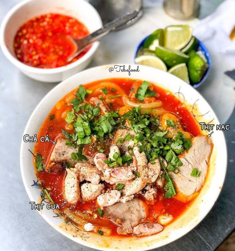 Bánh canh cua hấp dẫn với màu sắc bắt mắt