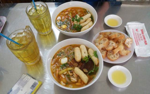 Tô bánh canh hấp dẫn nêm vừa ăn