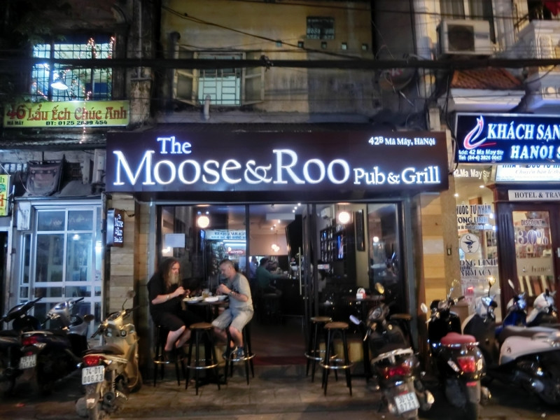 The Moose & Roo Pub & Grill nhìn từ bên ngoài