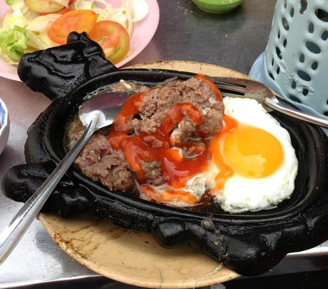 Bò né Thành Nhân là quán bò bít tết khá nổi tiếng ở Sài Gòn