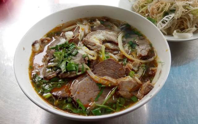 Bún bò huế Quân Huyền