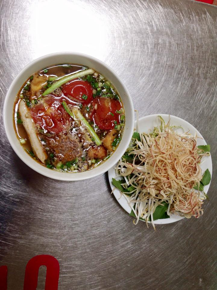 Bún riêu cua ốc chả