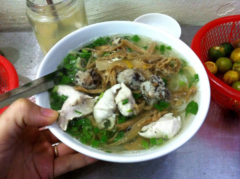 Bún mọc Hàng Lược.