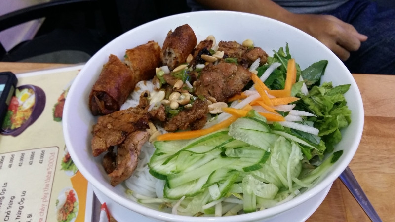 Quán bún thịt nướng Tứ Sơn - Quán bún thịt nướng ngon nhất tại Sài Gòn