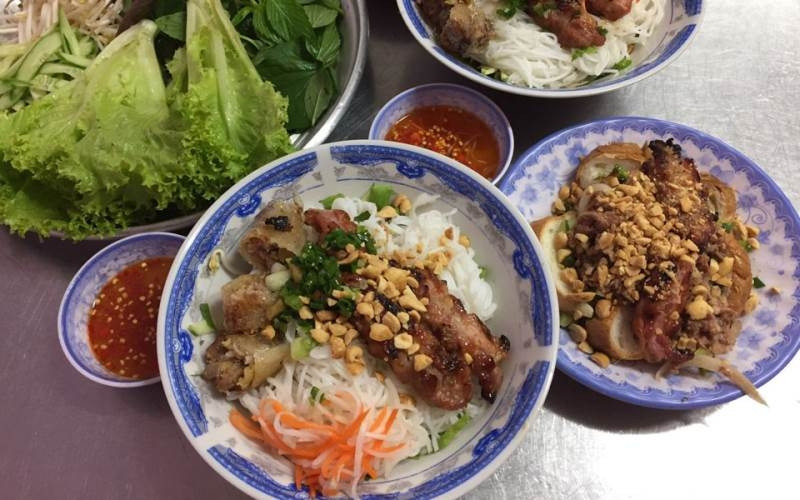 Quán bún thịt nướng Chị Tuyền - Quán bún thịt nướng ngon nhất tại Sài Gòn