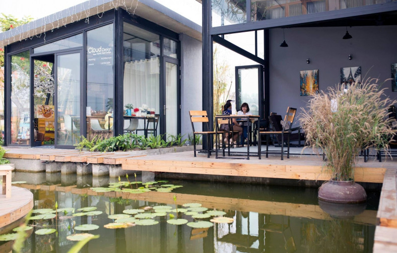 Cloud Garden Coffee Shop được thiết kế với không gian vô cùng rộng rãi, ở cả ngoài sân và trong nhà