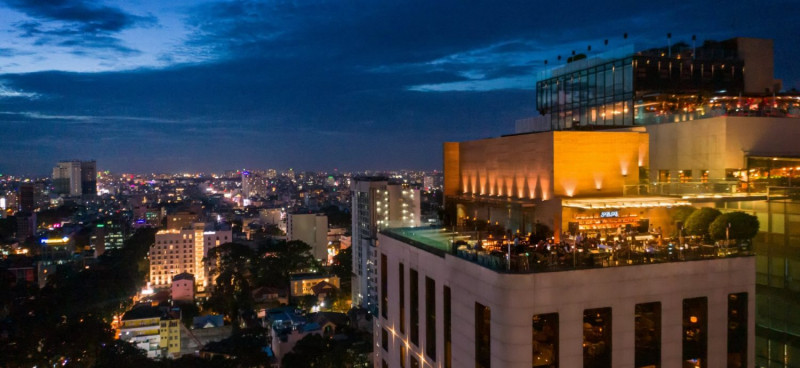 Rooftop Pool Bar – Hotel des Arts Saigon