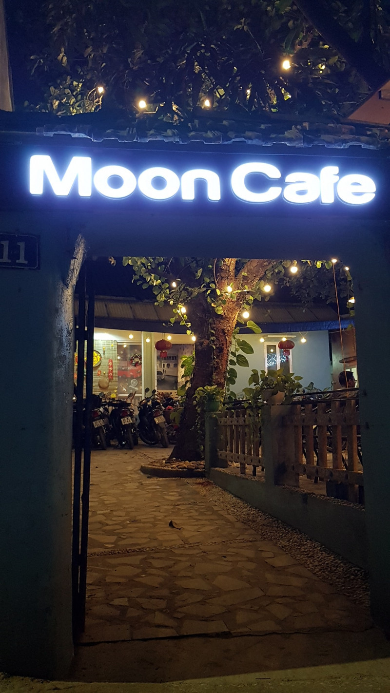 Moon Cafe