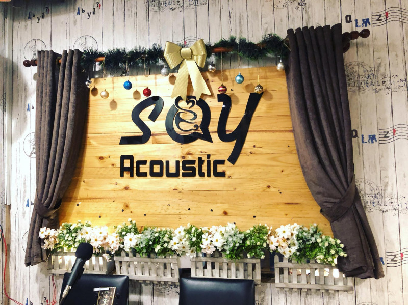 Say Cafe - đúng như tên gọi, quán sẽ khiến bạn say ngay từ lần gặp đầu tiên bởi tiếng acoustic nhẹ nhàng, du dương