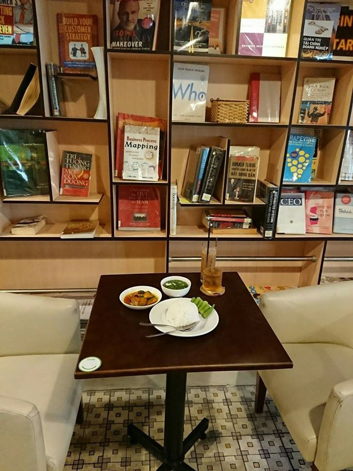 FYI Book Coffee tạo ra một không gian thoải mái đọc sách, không bị gò bó khó chịu khi ở thư viện là nơi mà nhiều người nghiền sách muốn đến