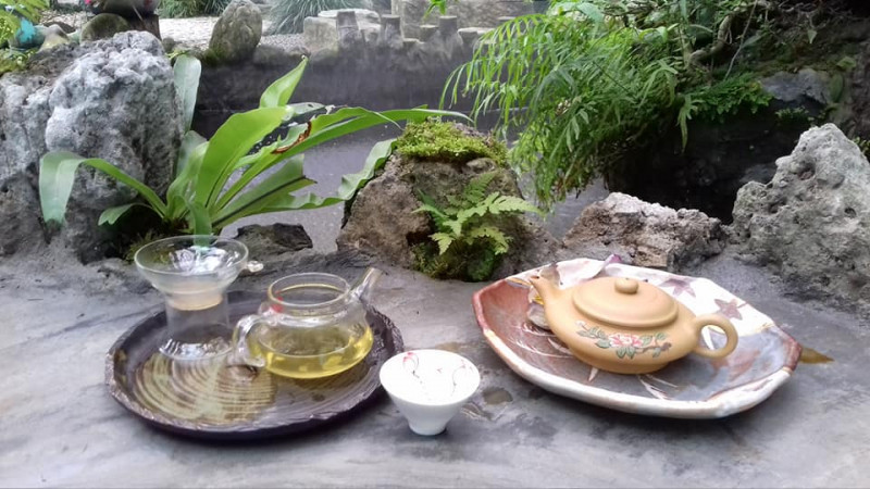 Set trà tại quán Vườn Trà
