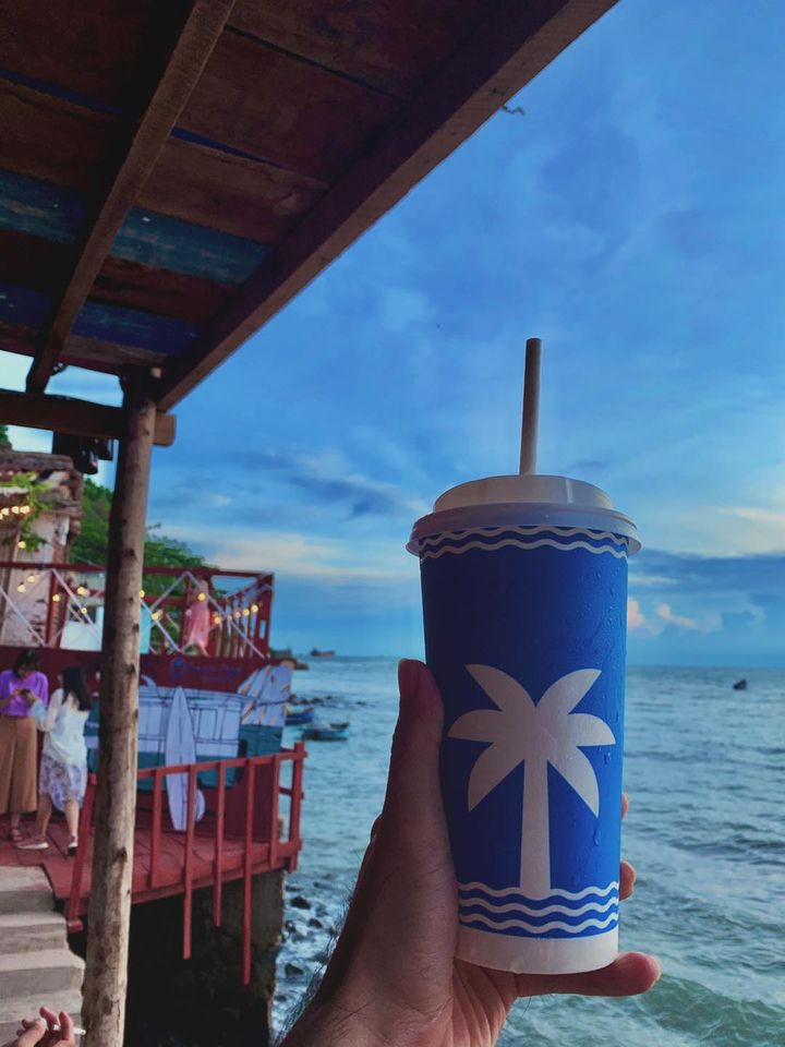Beach Stop Lounge & Café