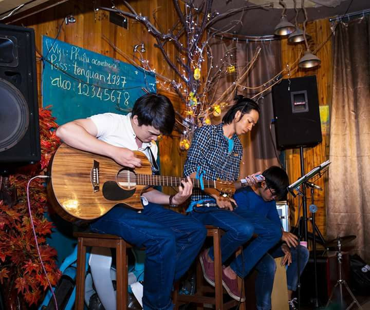 Phiêu Acoustic Cafe